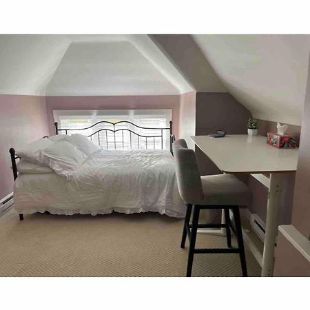 Elevated Entertainment Sleep Suite Cleveland Exteriör bild