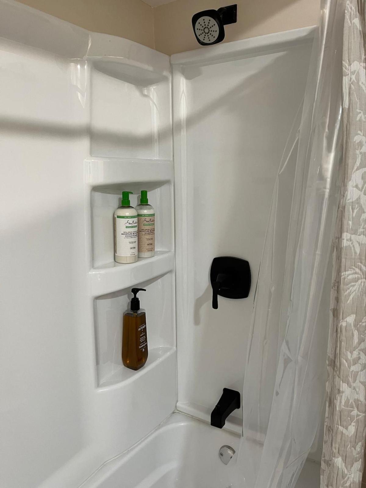 Elevated Entertainment Sleep Suite Cleveland Exteriör bild